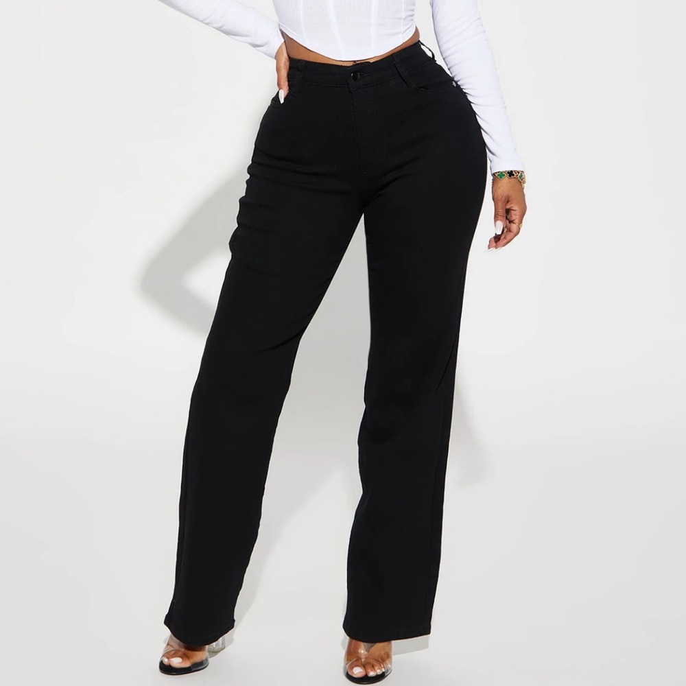 Brand new with tags black stretch straight leg fashionnova jeans.